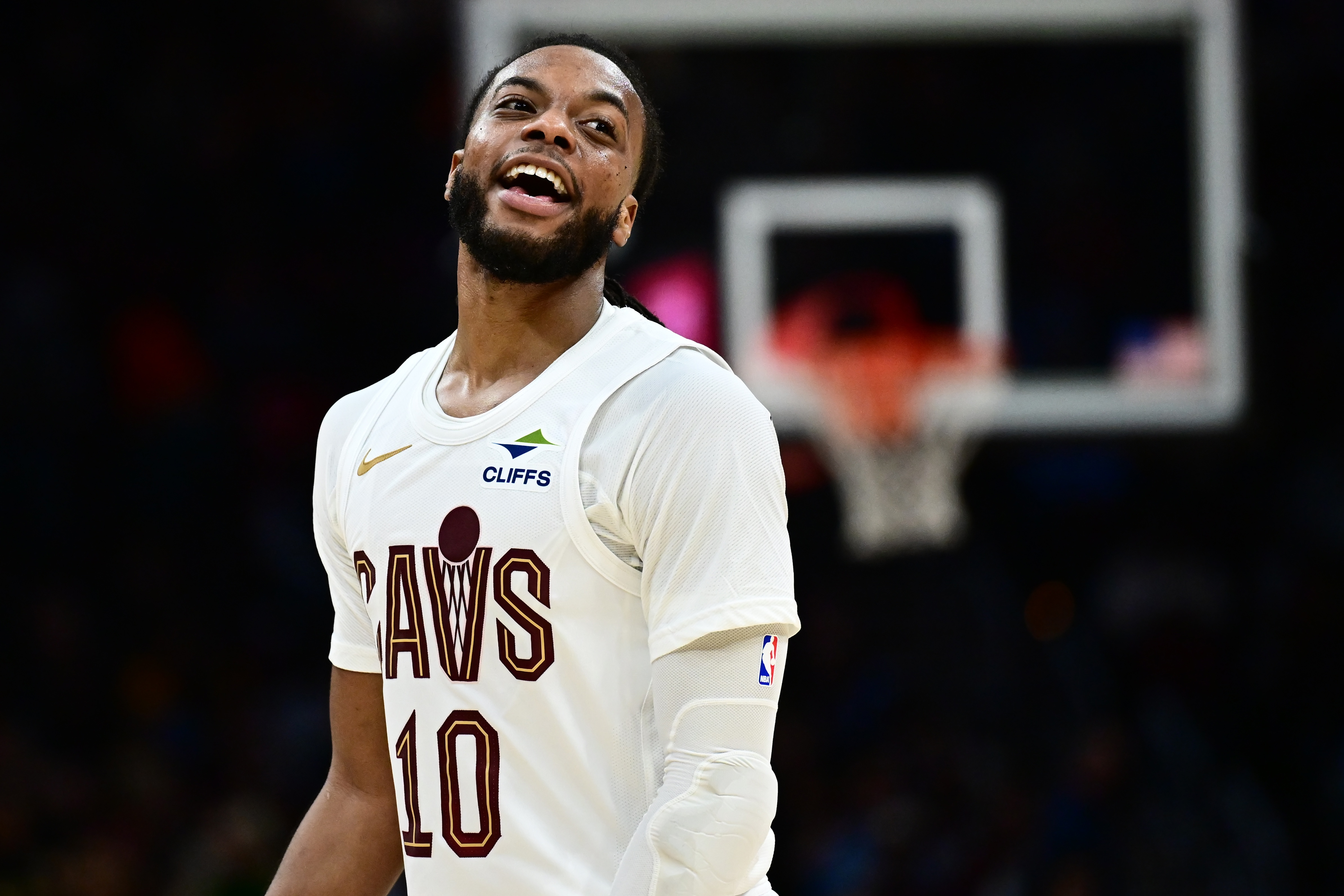 加兰16中7&三分9中4砍21分3板8助&出现4失误 正负值低至-27