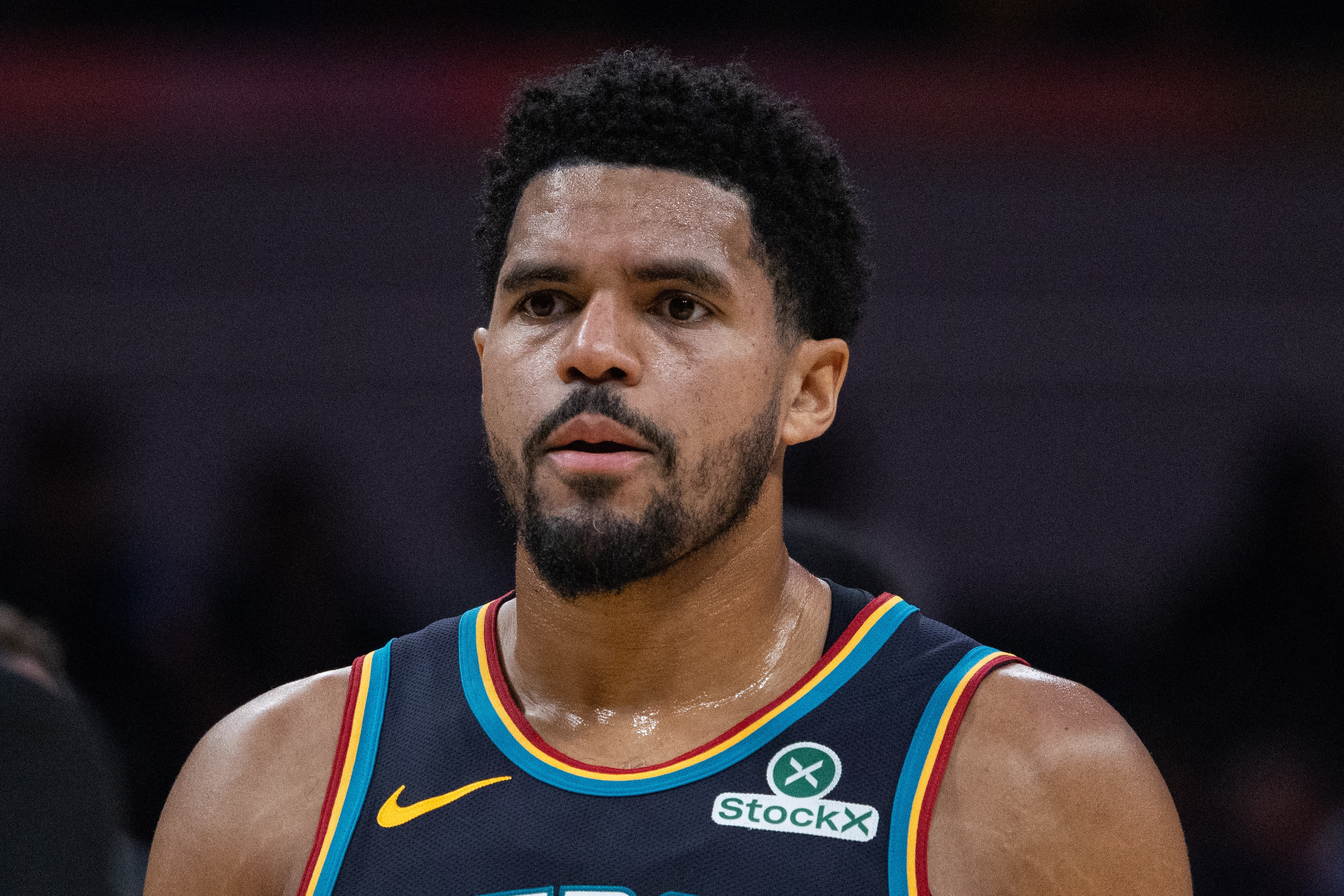 奋力反击！康宁汉姆抢断送长传 哈里斯欧洲步扣篮打停老鹰