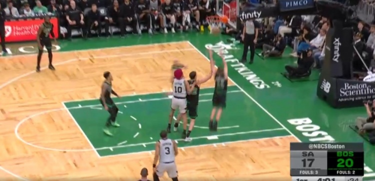 灰绿丛中一点红！索汉把头发换成了酒红色 全场属他最显眼